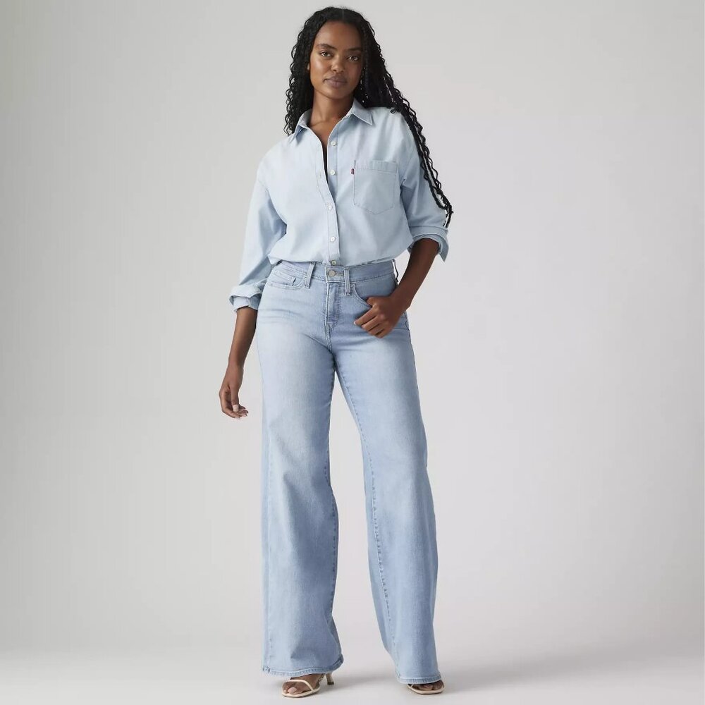 Levi's 318 shaping stretch wide leg jeans in light wash